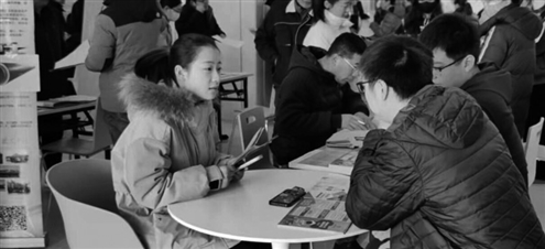 对于市民提出的疑问,工作人员一一作出解答